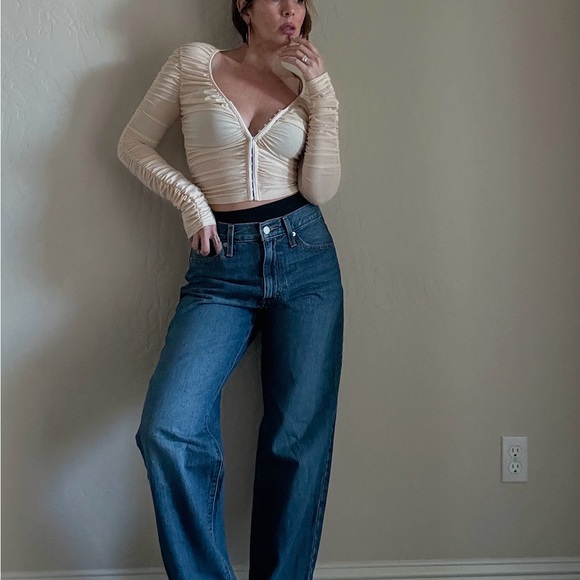 Ruched hook front top - Picture 4 of 9